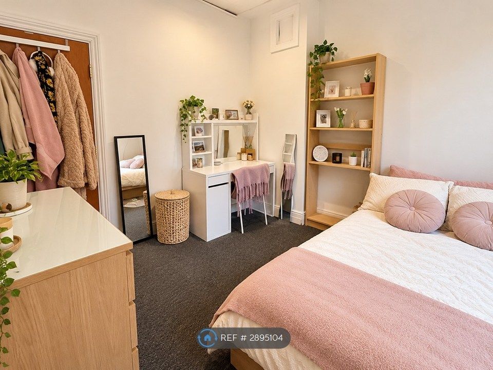Property photo 3 of 35