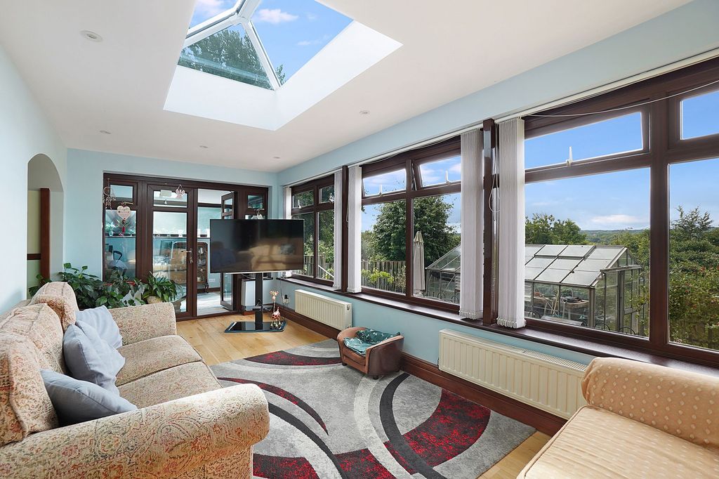 Property photo 3 of 27