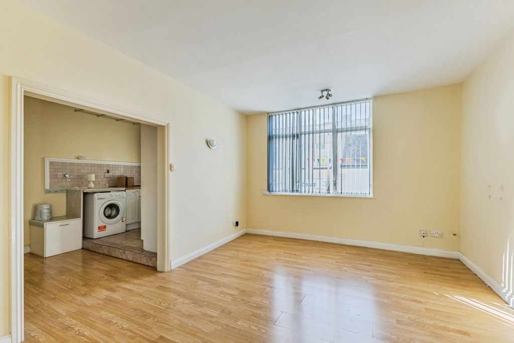 Property photo 2 of 12 Pbox-Img.Jpg