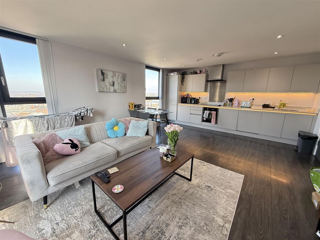 Property photo 2 of 21