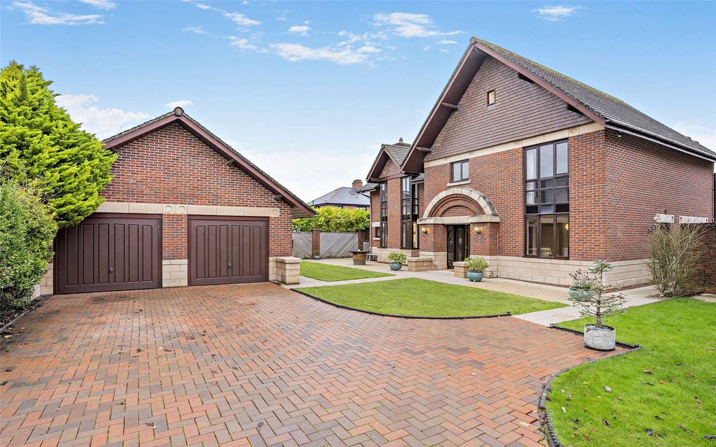 Property photo 1 of 21 Front