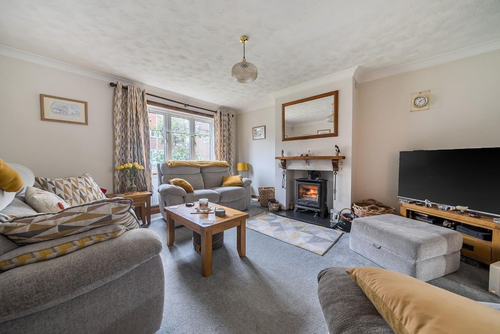 Property photo 2 of 20 6 Lysander Way .Jpg