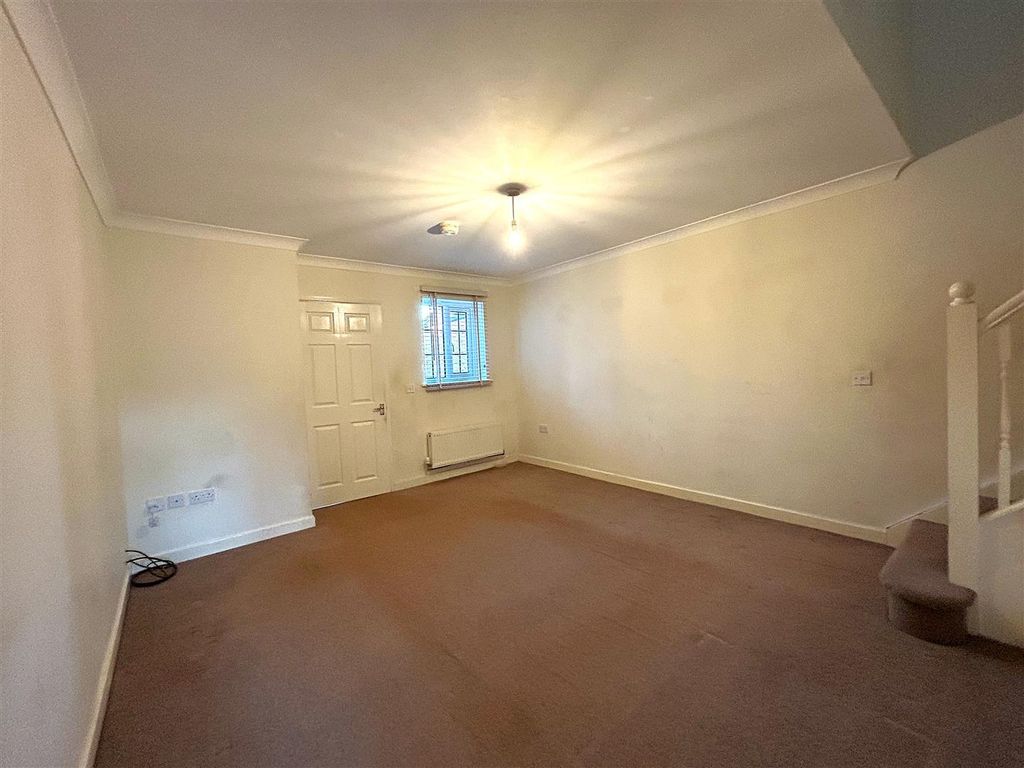 Property photo 2 of 16 Lounge