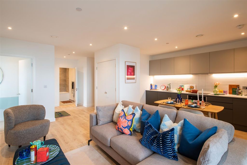 Property photo 2 of 14 Al050723-Apartments-02.Jpg