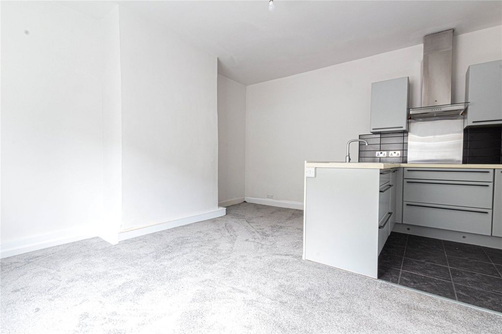 Property photo 3 of 18 Openplan