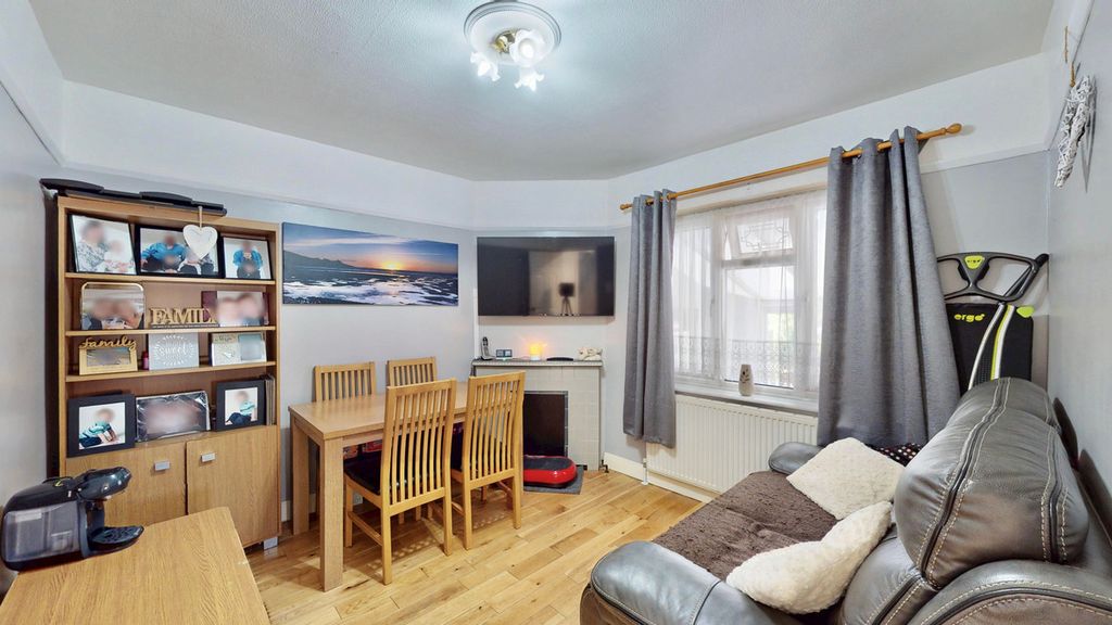Property photo 3 of 35