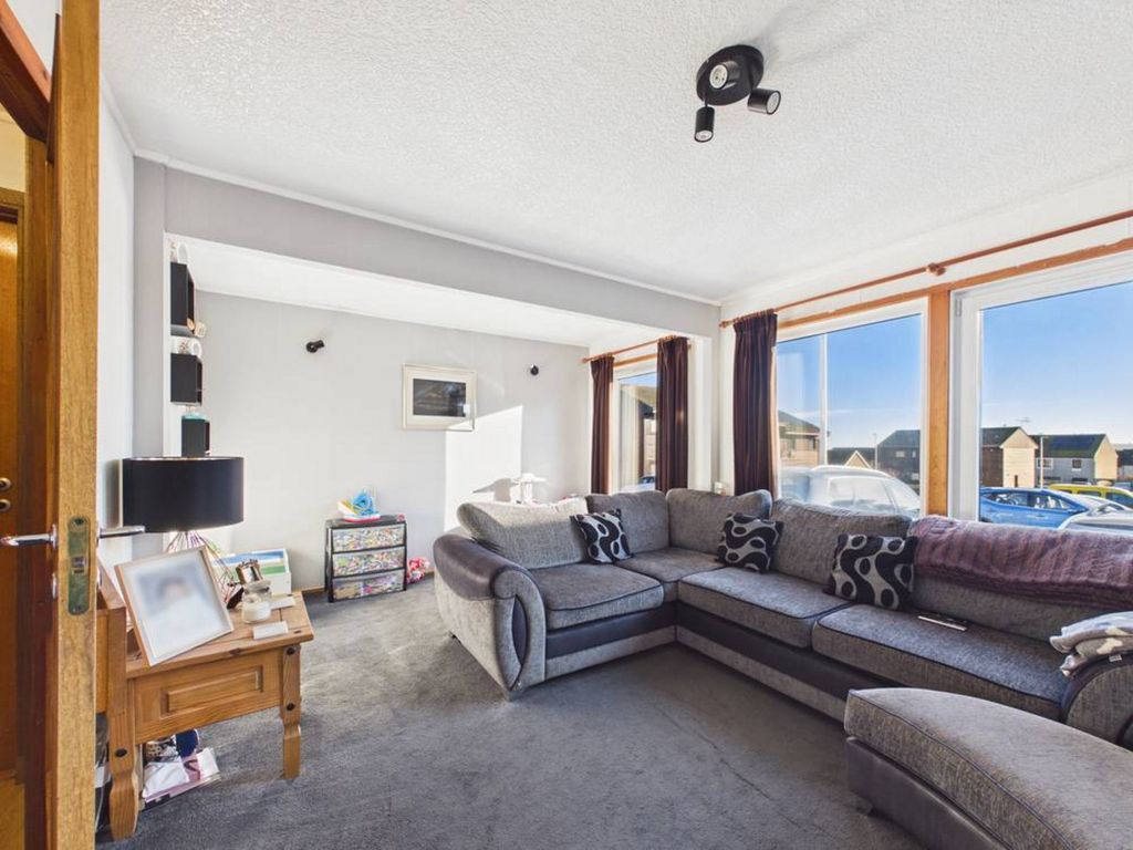 Property photo 3 of 27