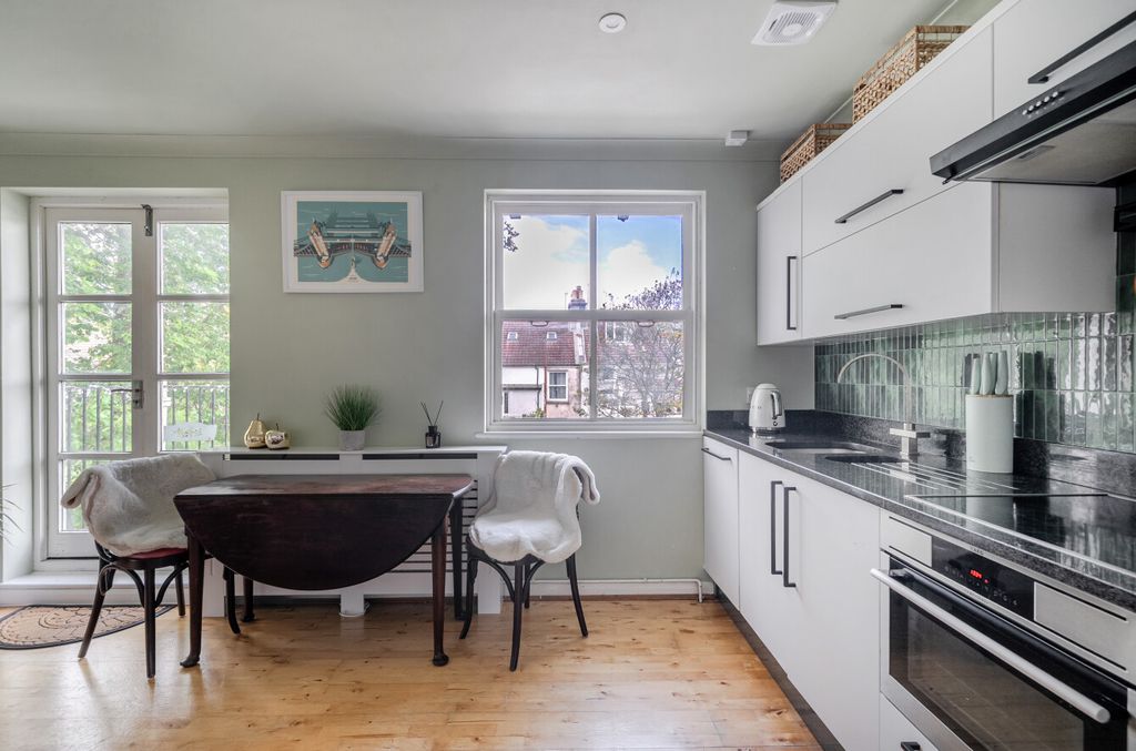 Property photo 3 of 13 1471630-11-6A280F...