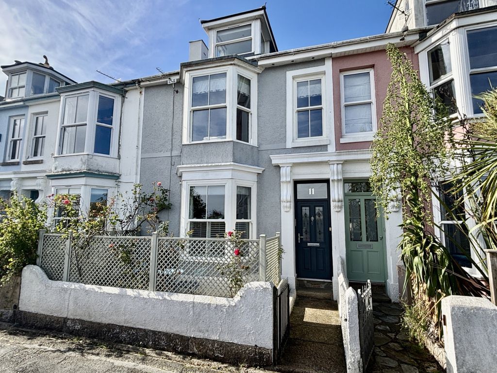 Property photo 1 of 18 4 Bedroom Mid Terrace House For Sale