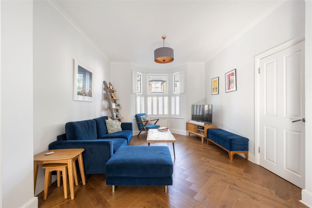 Property photo 2 of 31 Lansdowne Road, E17