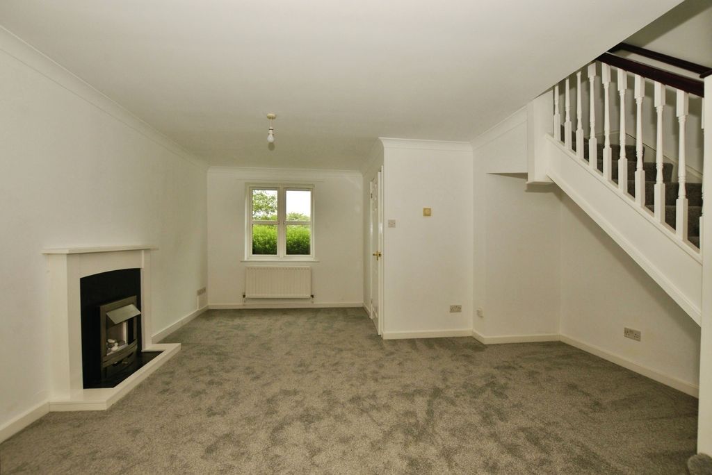 Property photo 3 of 16 Lounge