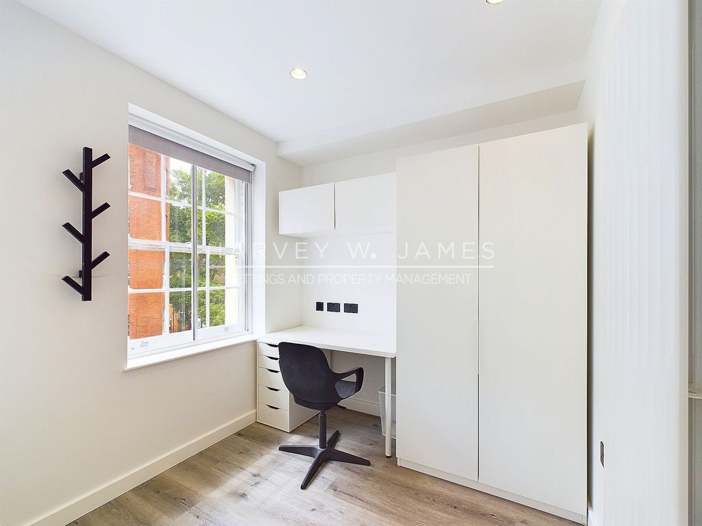 Property photo 3 of 24