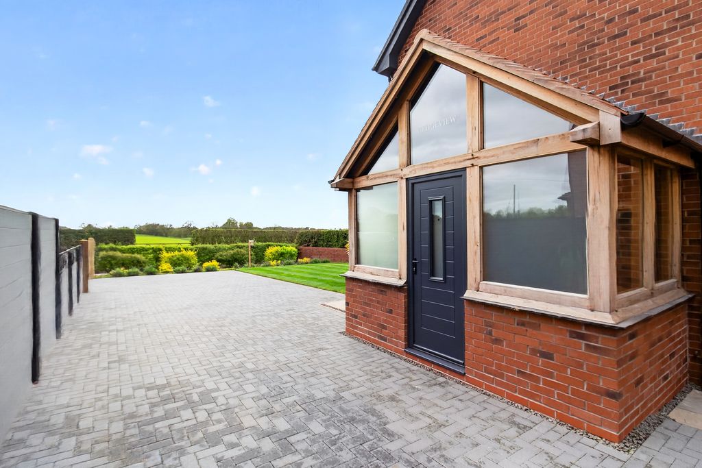 Property photo 2 of 30