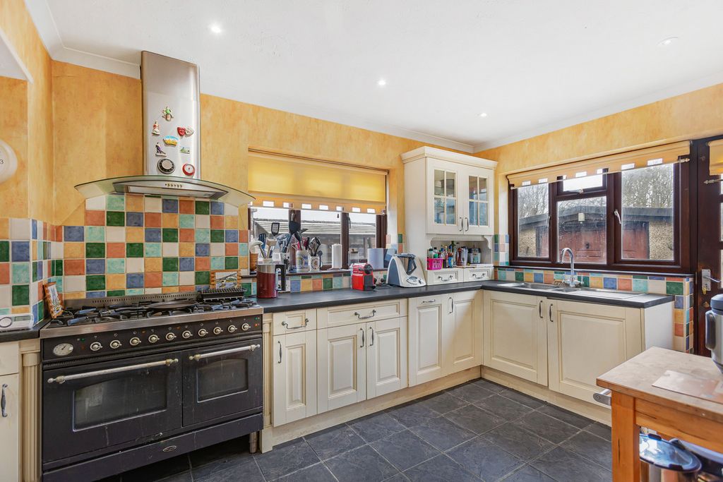 Property photo 3 of 36