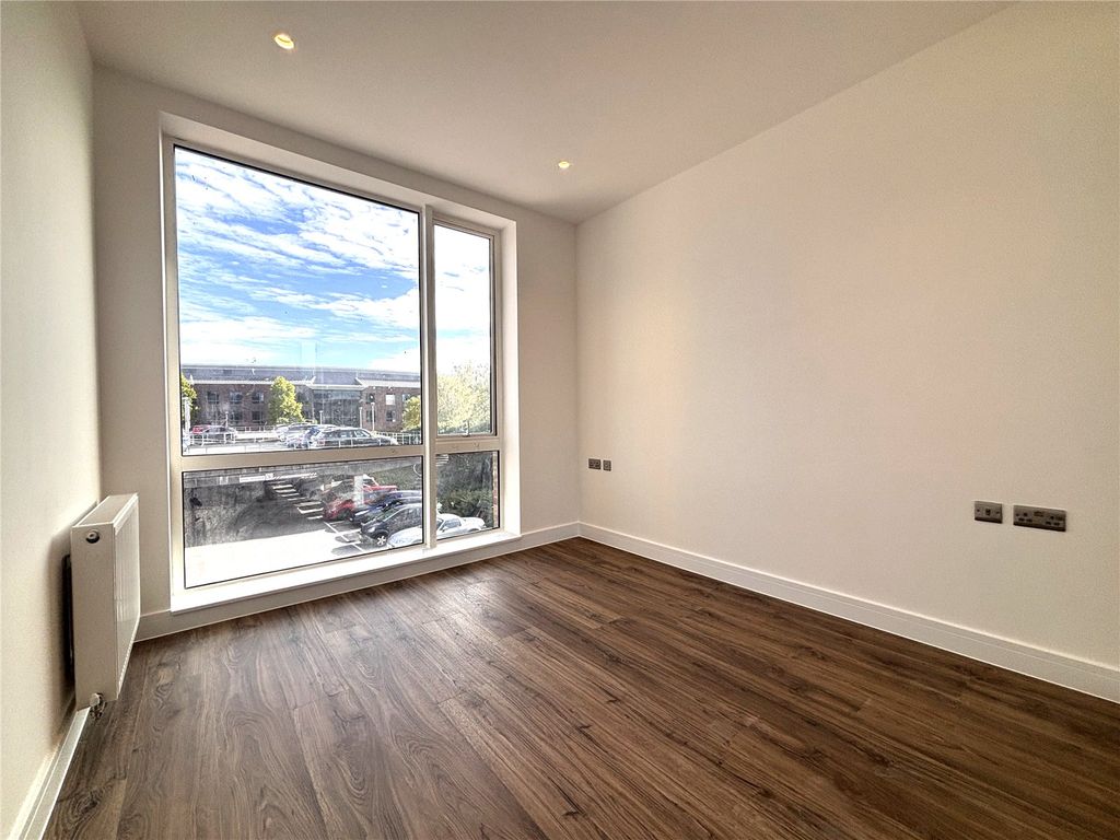 Property photo 3 of 17 Picture No. 01