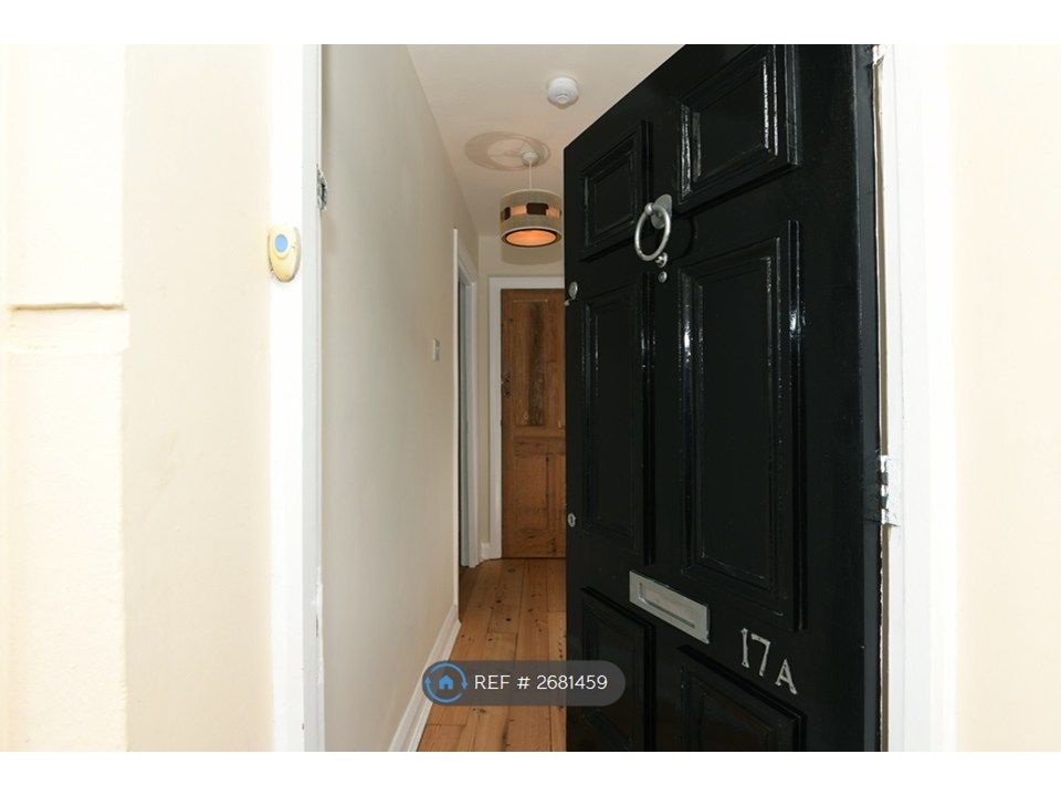 Property photo 2 of 9 Entrance Hall