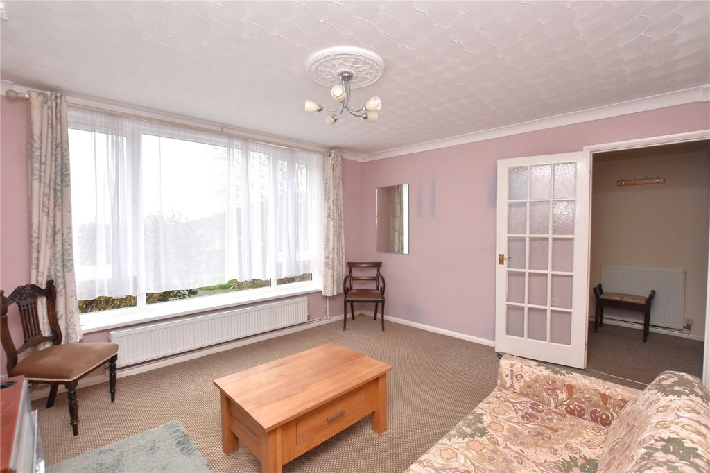 Property photo 3 of 18 Living Room