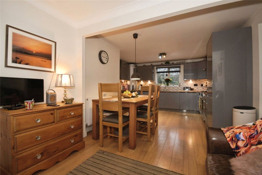 Property photo 3 of 26 Kitchen / Diner