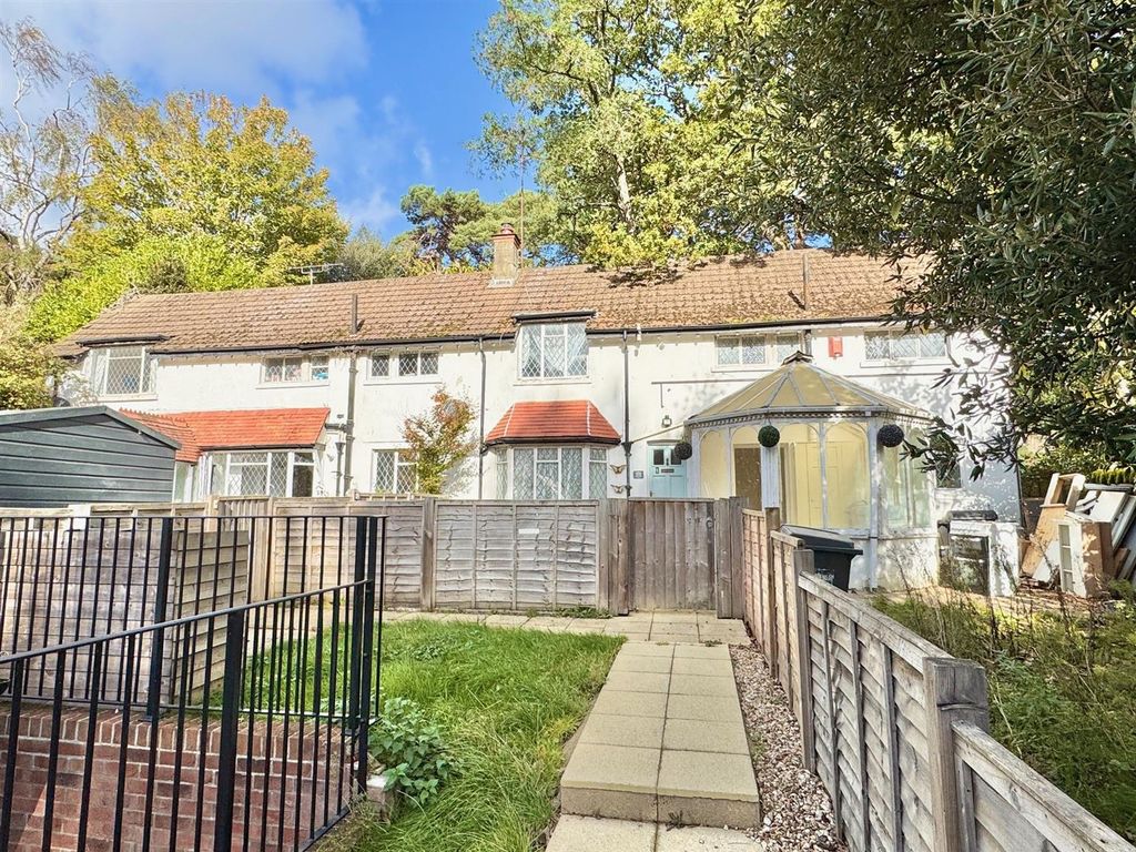 Property photo 1 of 20 Front Cottages.Jpg