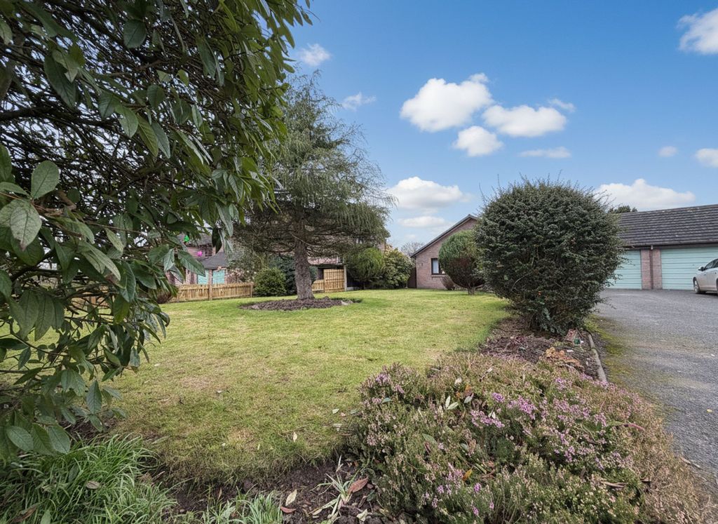 Property photo 2 of 33 Front Garden And Drive