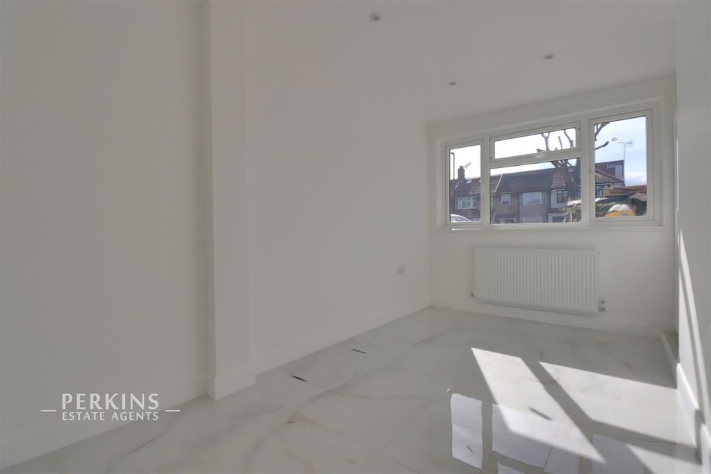 Property photo 1 of 4 B3.Jpg