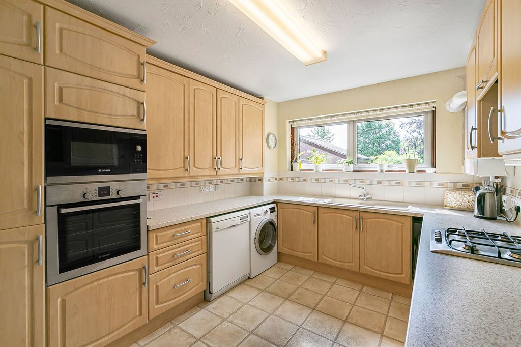 Property photo 2 of 21