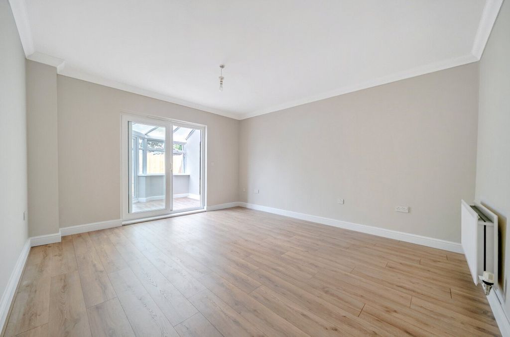 Property photo 3 of 20 Living Room