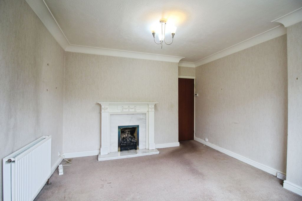 Property photo 3 of 14 Lounge