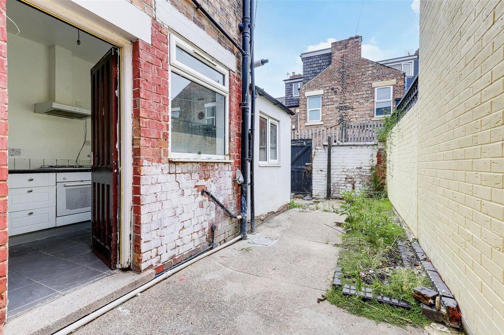 Property photo 3 of 18
