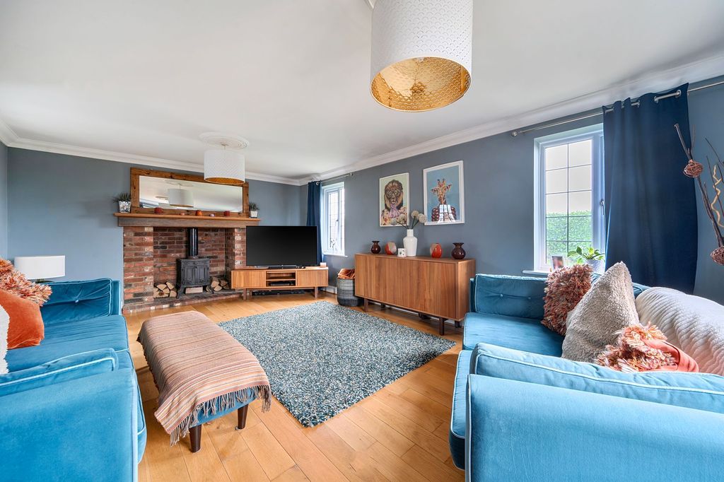 Property photo 2 of 17 Lounge