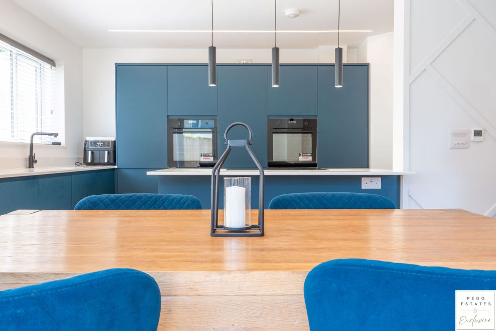 Property photo 2 of 35