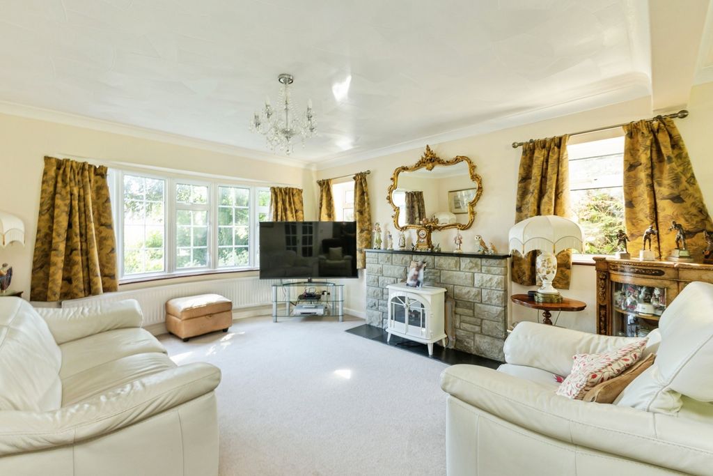 Property photo 2 of 17 Living Room