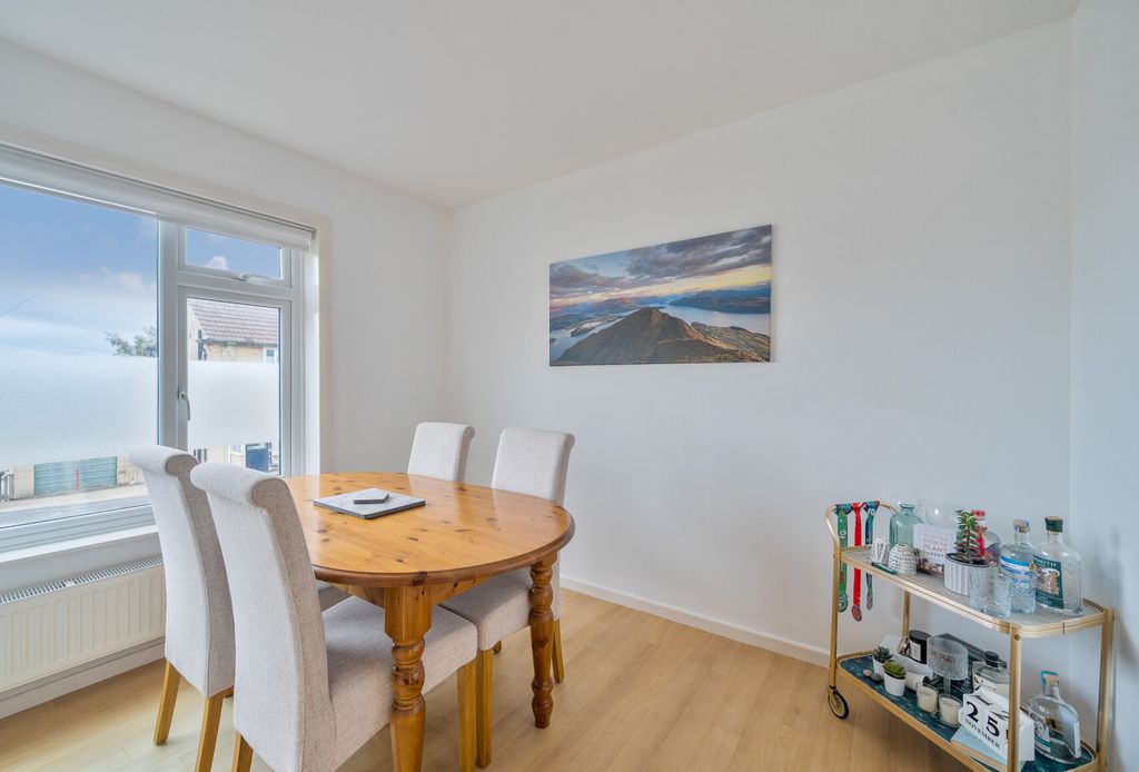 Property photo 3 of 16 Dining Area