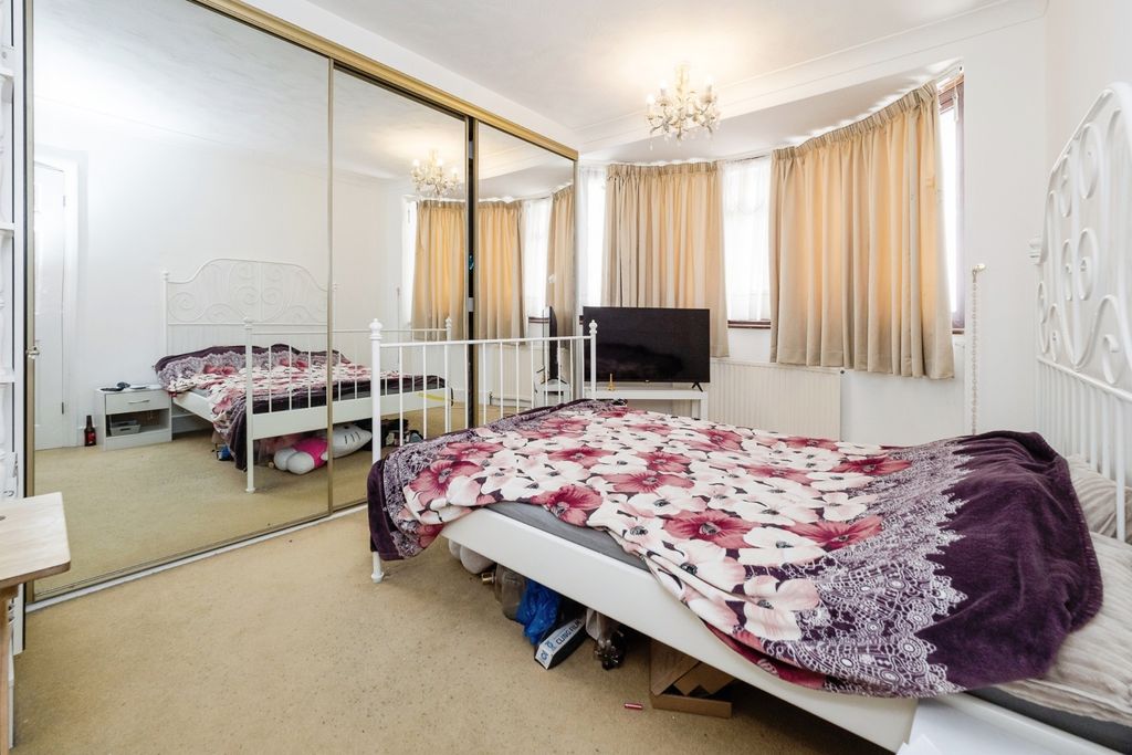 Property photo 3 of 17 Bedroom