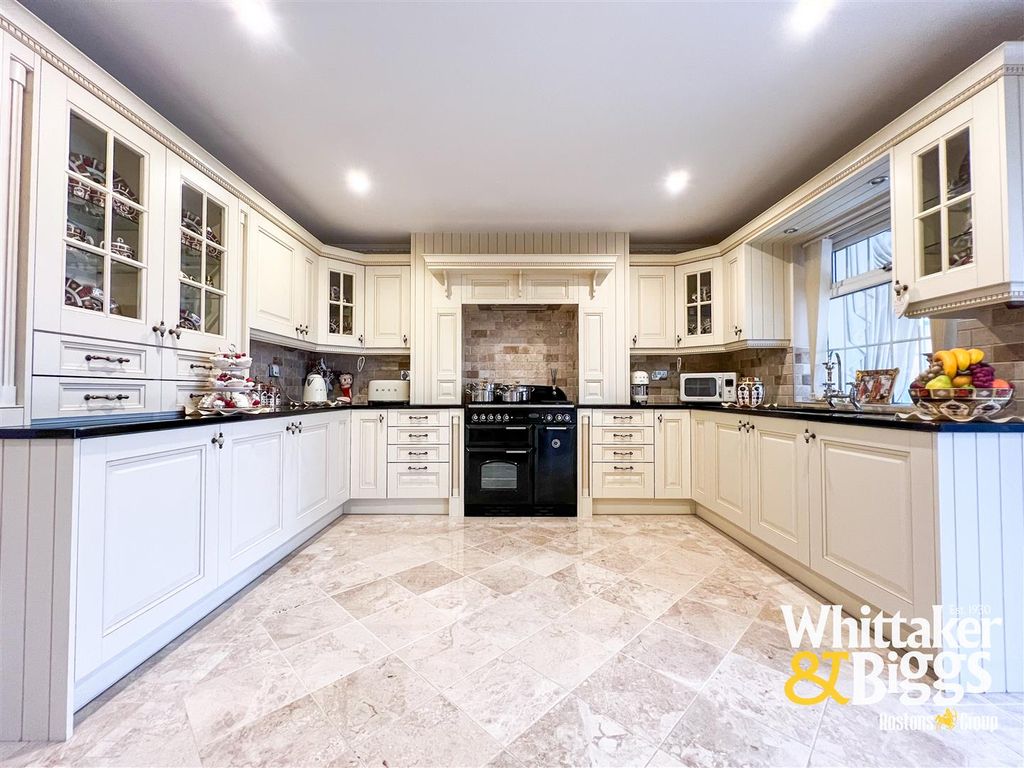 Property photo 2 of 23 Kitchen / Dining Room