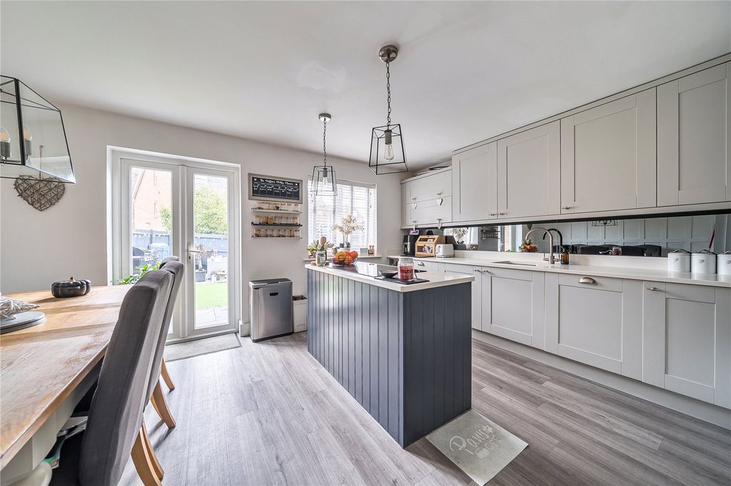 Property photo 3 of 16 Picture No. 32