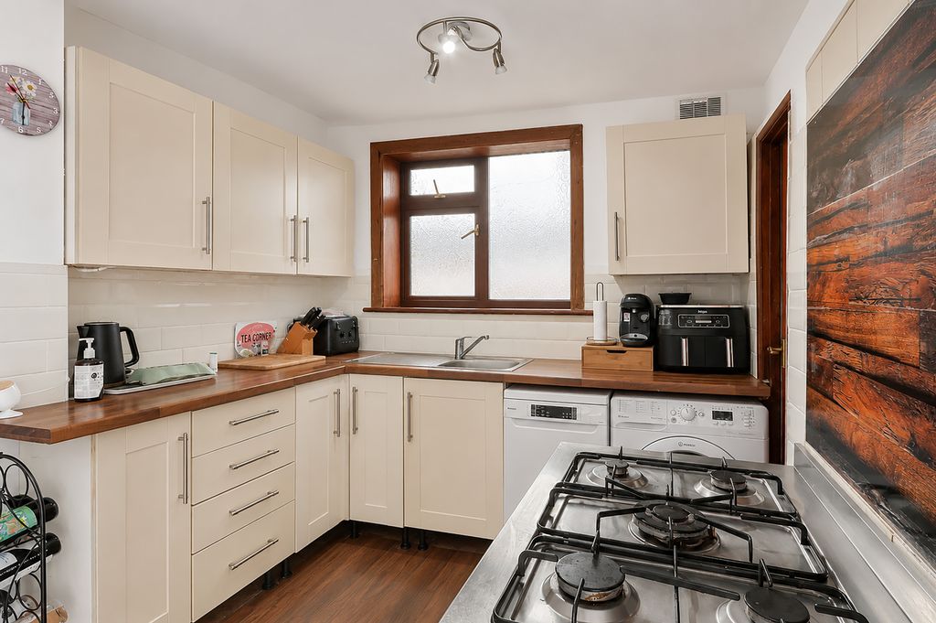Property photo 3 of 17 333A9016