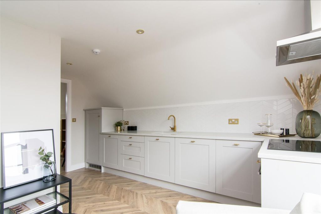 Property photo 3 of 37 11 East Circus Hi Res-3.Jpg