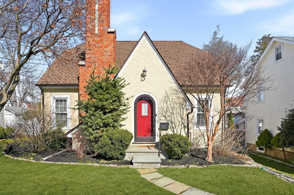 Property photo 1 of 23