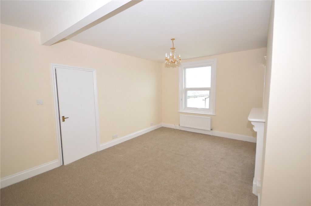 Property photo 3 of 8 Picture No. 10