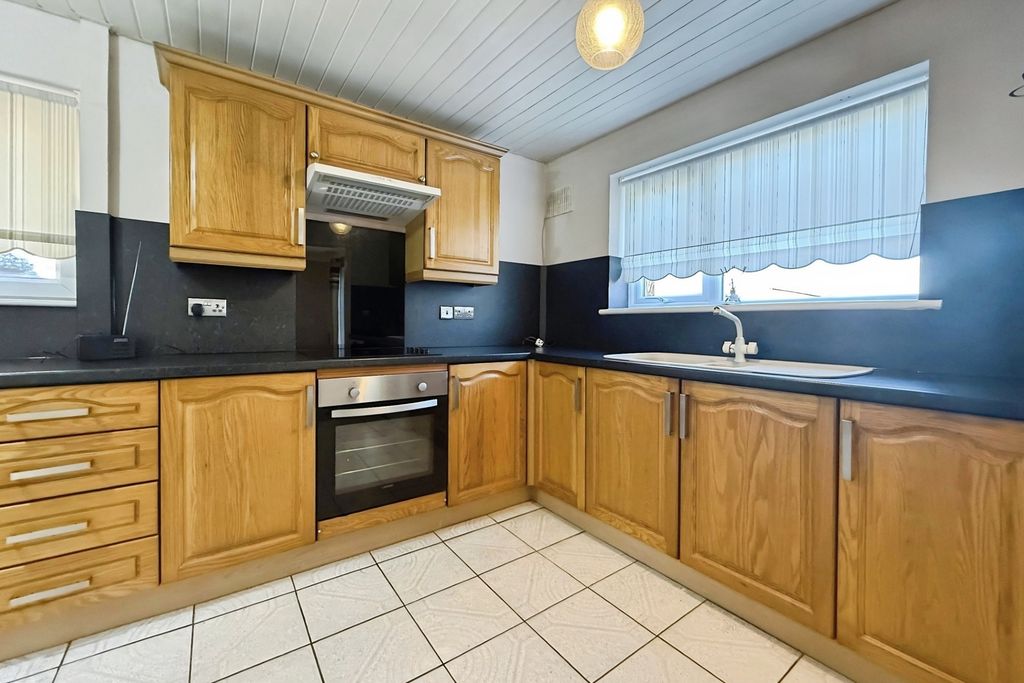 Property photo 2 of 16 Kitchen