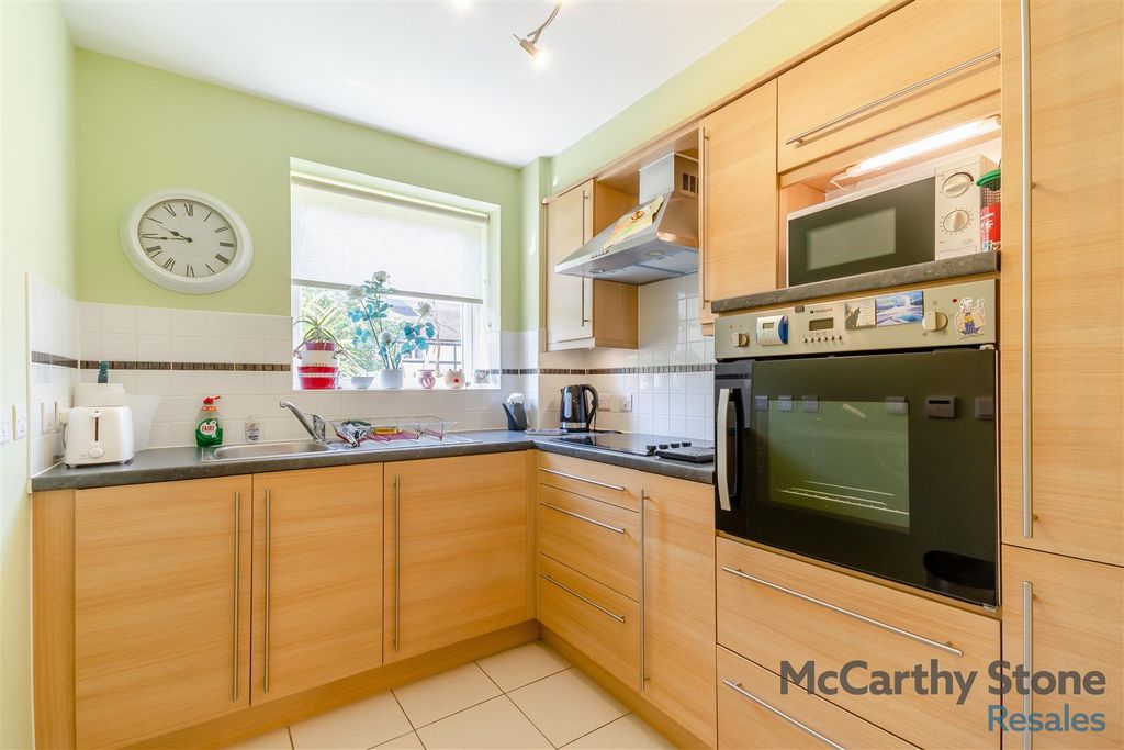 Property photo 3 of 17 8699781-Interior06.Jpg