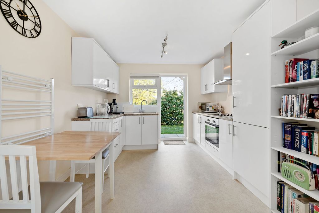 Property photo 2 of 8