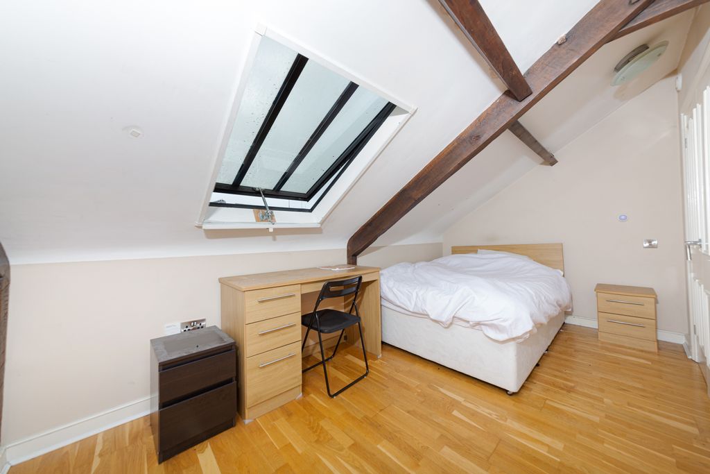 Property photo 3 of 4 71 Clayton St Flat D