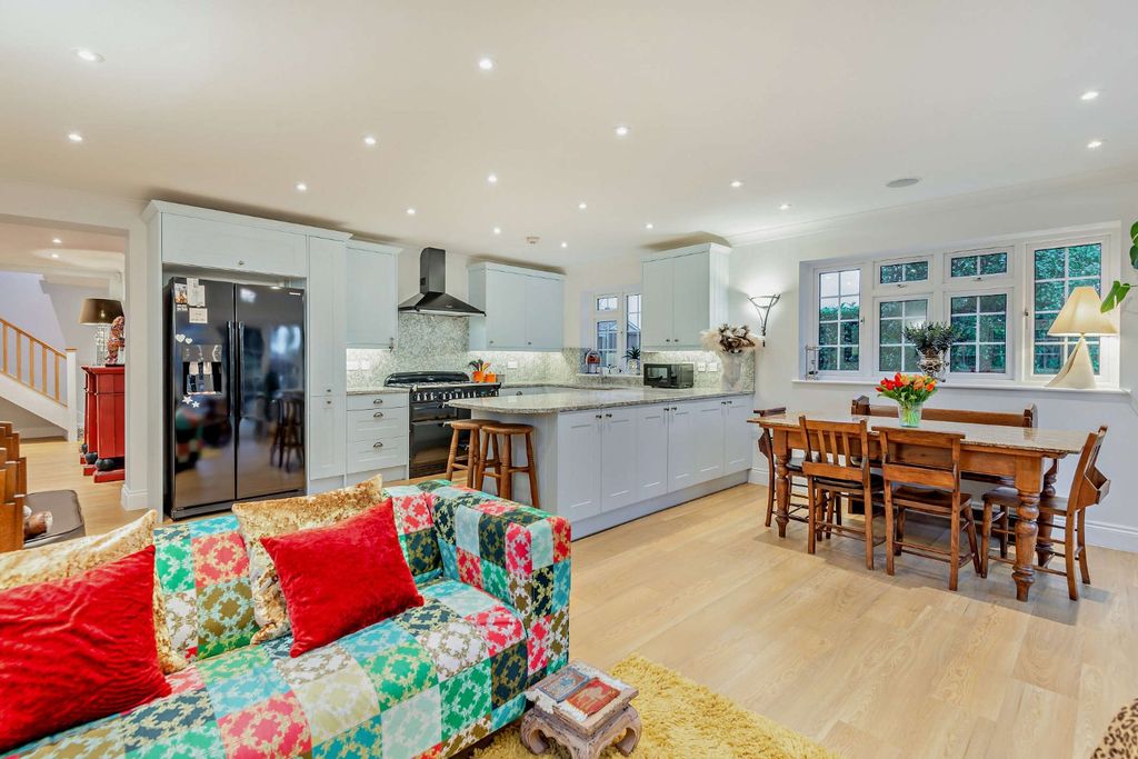 Property photo 2 of 19 Kitchen/Dining Room