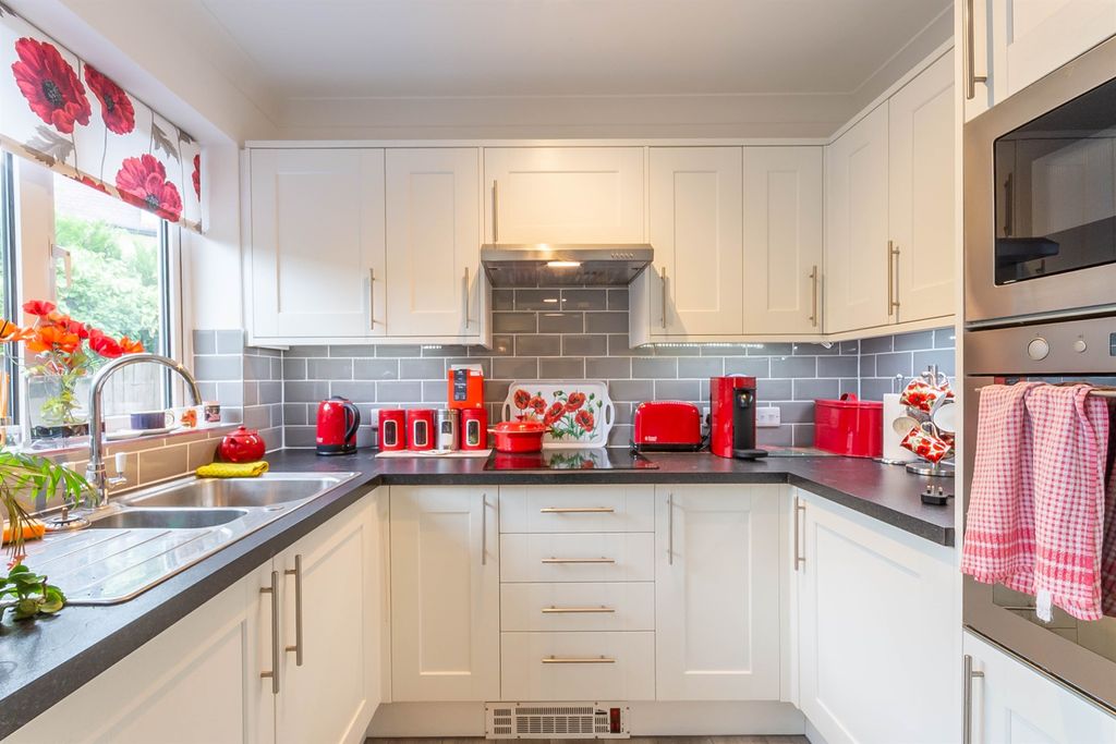 Property photo 3 of 13 Kitchen