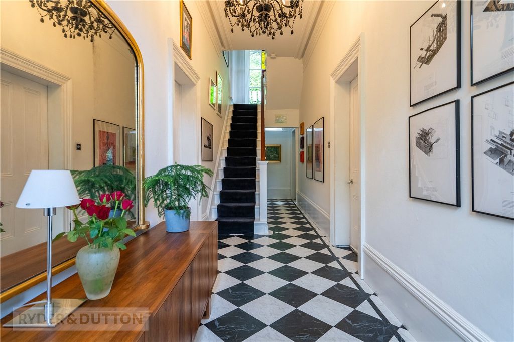 Property photo 3 of 41 Entrance Hallway