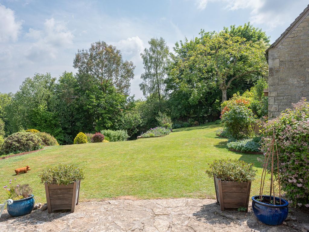 Property photo 2 of 18 Image