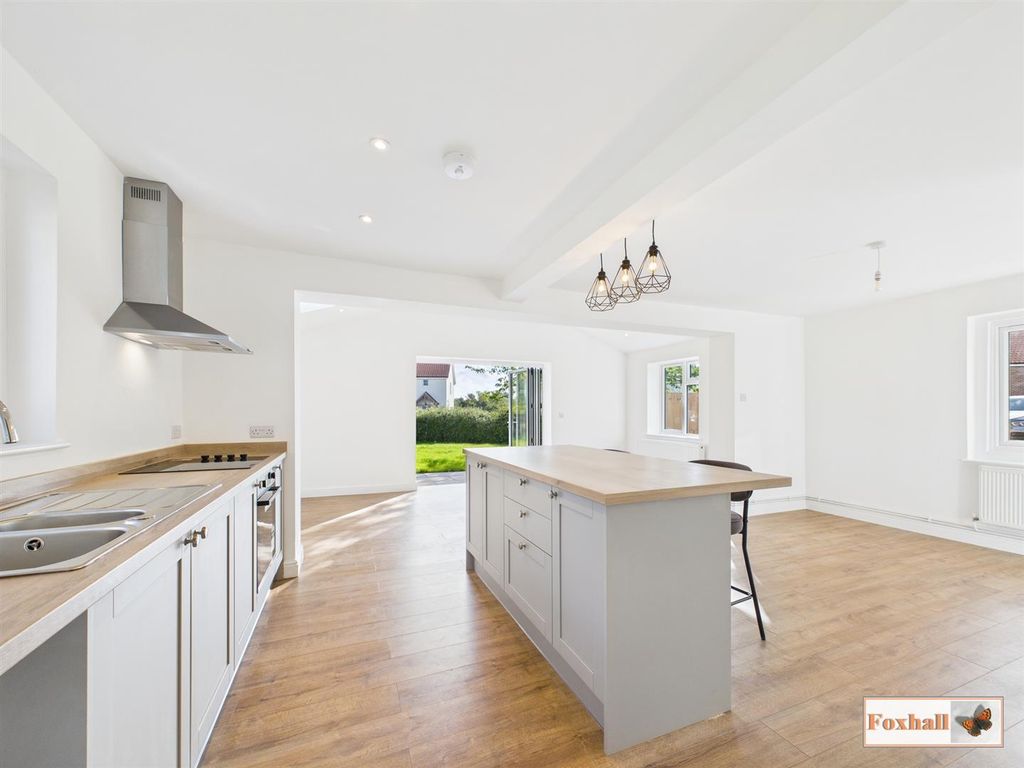 Property photo 1 of 25 Kitchen / Diner / Breakfast / Lounge Area