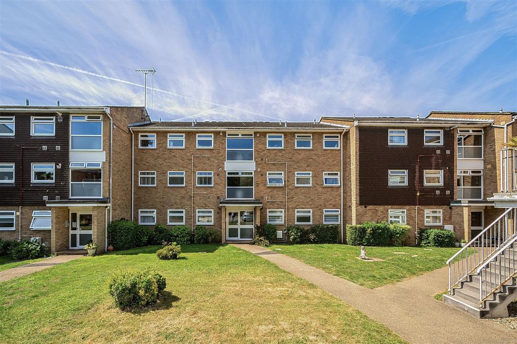 Property photo 1 of 9 Exterior: